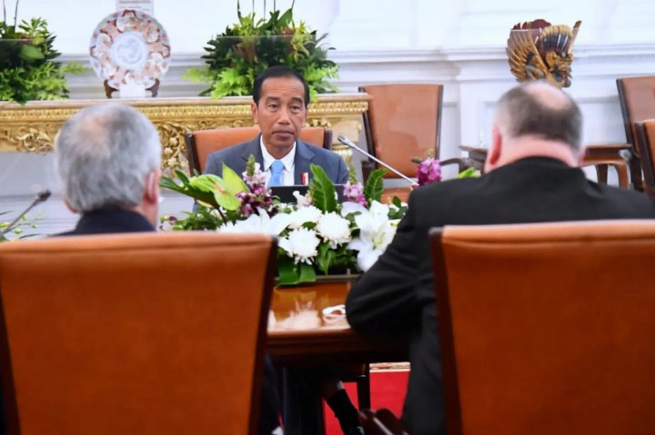 Presiden Joko Widodo menerima Presiden World Water Council, Loic Fauchon, dan delegasi di Istana Merdeka, Jakarta, pada Rabu, 15 Februari 2023. Dalam pertemuan tersebut, Presiden Joko Widodo antara lain menekankan enam topik yang harus dibahas dalam penyelenggaraan World Water Forum ke-10 di Bali tahun 2024 mendatang, salah satunya adalah kebutuhan air untuk manusia dan lingkungan.