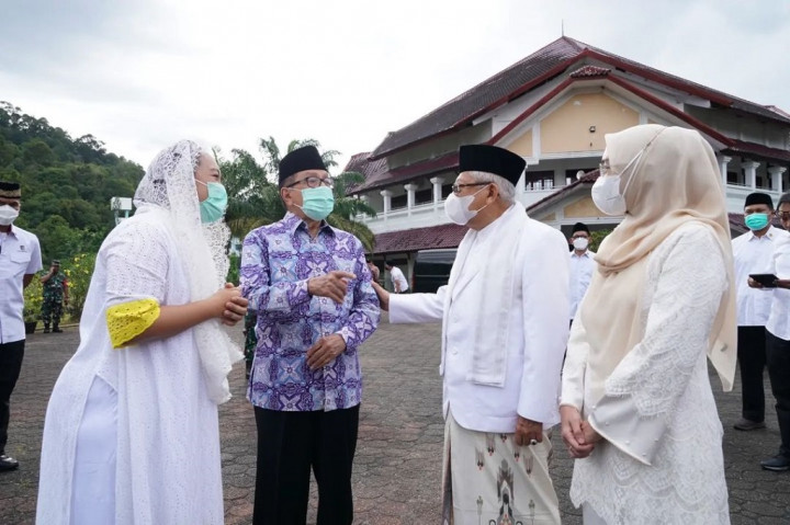 Pada kesempatan tersebut Wapres juga bertemu dengan Ketua Dewan Pembina dan Pendiri Yayasan Maju Tapian Nauli (Matauli) Akbar Tanjung, yang juga merupakan mantan Ketua Umum Partai Golongan Karya (Golkar).
