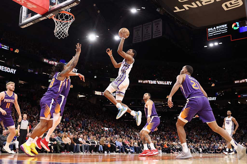 Sementara dari kubu Kings, poin terbanyak dicetak oleh De'Aaron Fox 35 poin, Domantas Sabonis 24 poin, Kevin Huerter 18 poin, dan Harrison Barnes bersama Terence Davis masing-masing 11 poin.