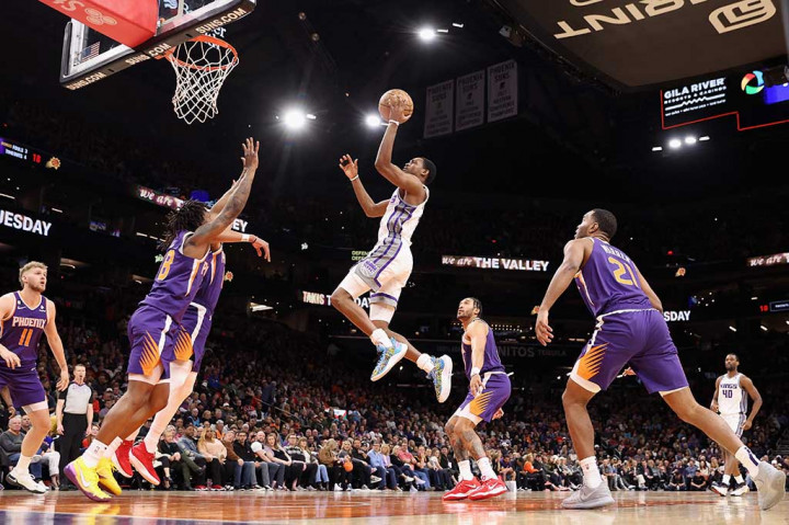 Sementara dari kubu Kings, poin terbanyak dicetak oleh De'Aaron Fox 35 poin, Domantas Sabonis 24 poin, Kevin Huerter 18 poin, dan Harrison Barnes bersama Terence Davis masing-masing 11 poin.