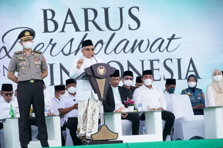 Bersama belasan ribu jemaah yang memadati Lapangan Merdeka Barus, Padang Masiang, Kecamatan Barus, Kabupaten Tapanuli Tengah, Sumatera Utara, Wapres Ma'ruf Amin hari ini menghadiri acara 'Barus Bersholawat untuk Indonesia'. Acara diselenggarakan oleh Jam'iyah Batak Muslim Indonesia, Rabu, 15 Februari 2023.