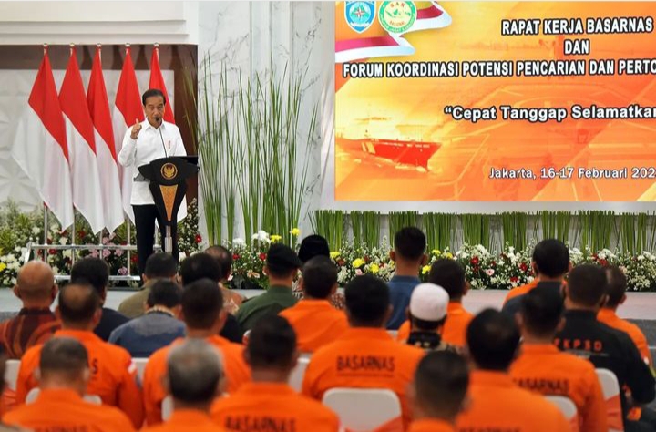 Hal itu menurut Jokowi terlihat dalam operasi Basarnas pada beberapa peristiwa besar, seperti kecelakaan pesawat Air Asia pada 2014 di, Lion Air JT610 pada 2018, tenggelamnya KM Sinar Bangun di Danau Toba, dan jatuhnya pesawat Sriwijaya di Kepulauan Seribu pada 2021.