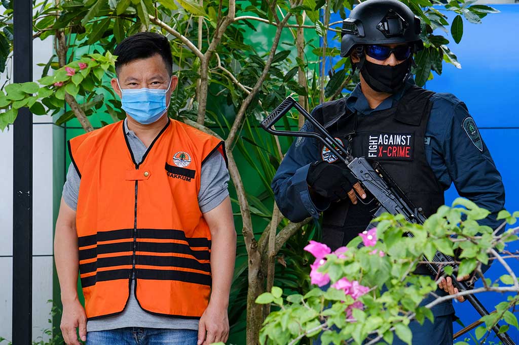 Kementerian Lingkungan Hidup dan Kehutanan (KLHK) menyatakan bahwa warga negara Vietnam berinisial LVH yang ditetapkan sebagai tersangka penyelundupan puluhan satwa dilindungi terancam dijatuhi hukuman lima tahun penjara dan denda Rp100 juta.