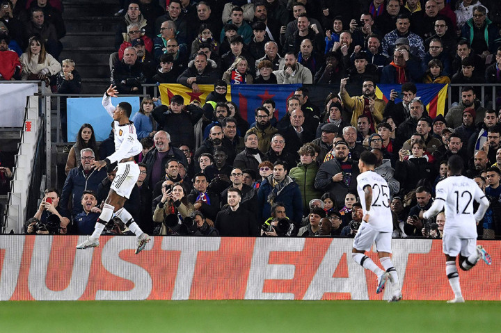 Keunggulan Barcelona hanya bertahan dua menit setelah MU menyamakan kedudukan lewat Marcus Rashford. Menerima umpan terobosan dari Fred ke kotak penalti, penyerang Inggris tersebut kemudian melepaskan tendangan dari sudut sempit dan menaklukkan Ter Stegen untuk mengubah kedudukan menjadi 1-1.