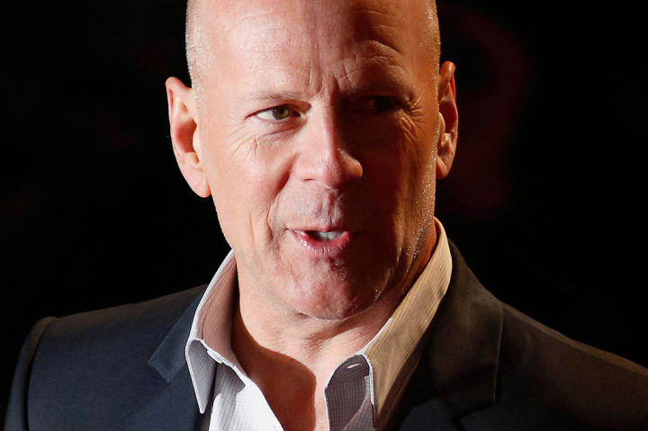 Aktor legendaris AS, Bruce Willis, telah didiagnosis menderita demensia yang tidak dapat diobati. Hal itu dikatakan keluarganya Kamis, 16 Februari 2023 waktu setempat, kurang dari setahun setelah dia pensiun dari dunia akting karena kesulitan kognitif yang berkembang.