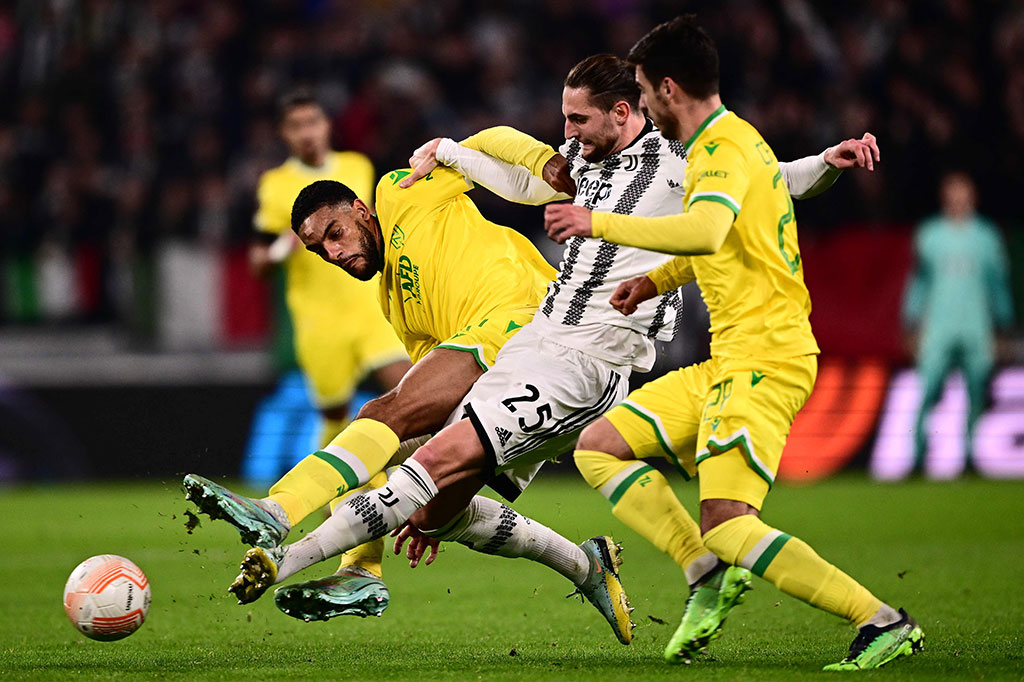 Kedua tim saling serang di sisa waktu untuk mencetak gol kemenangan, tetapi tidak ada gol lagi yang tercipta hingga pertandingan selesai. Skor akhir tetap 1-1.