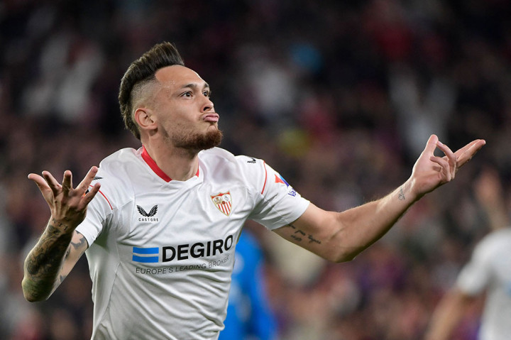 Ketika babak kedua baru berlangsung lima menit, Sevilla berhasil menggandakan keunggulan. Sevilla melakukan lemparan ke dalam dan bola diterima Torres yang kemudian mengirimkannya kepada pemain pengganti Lucas Ocampos. Ocampos sempat bergerak memutar badan sebelum melepaskan sepakan akurat untuk merobek gawang PSV.