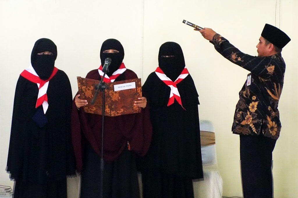 Tiga napi teroris di Lapas Perempuan Kelas IIA Semarang, Jawa Tengah, berikrar setia kepada Negara Kesatuan Republik Indonesia (NKRI), Kamis, 16 Februari 2023. 