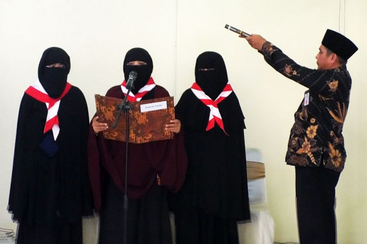 Tiga napi teroris di Lapas Perempuan Kelas IIA Semarang, Jawa Tengah, berikrar setia kepada Negara Kesatuan Republik Indonesia (NKRI), Kamis, 16 Februari 2023. 