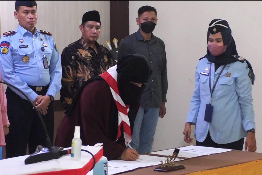 Kepala Kanwil Kemenkumham Jateng, A Yuspahruddin mengapresiasi terhadap ketiga napiter yang bersumpah setia kepada NKRI tersebut. Yuspahruddin juga mengapresiasi lapas wanita bulu yang berhasil melakukan pembinaan. 