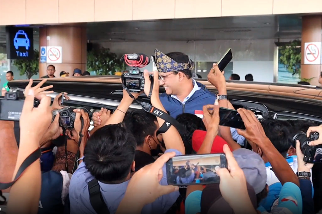 Menurut warga, Anies merupakan sosok pemimpin yang dicari saat ini. Karena selain bertanggung jawab, mantan Gubernur DKI Jakarta itu memiliki karekteristik yang sangat mumpuni.