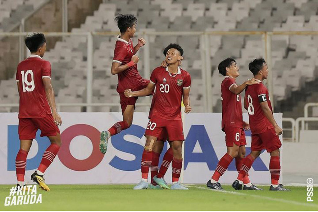 Setelah beberapa kali menebar ancaman, Timnas Indonesia U-20 baru bisa memecah kebuntuan pada menit ke-35 lewat Arkhan Fikri menyelesaikan umpan tarik Ginanjar Wahyu. Skor 1-0 bertahan hingga jeda.