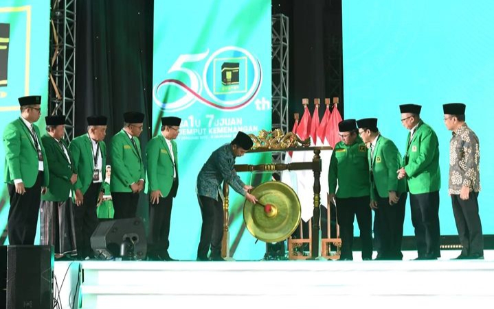 “Saya hanya titip kita semuanya untuk tetap menjaga stabilitas politik, stabilitas keamanan karena untuk saat ini sangat penting dan sangat diperlukan karena kita diancam risiko-risiko kegentingan global yang sulit dihitung, yang sulit diprediksi dan sulit dikalkulasi, sulit sekali,” ujarnya.