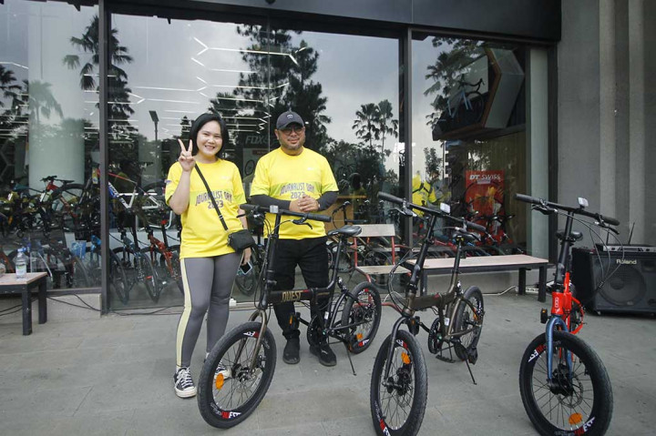 Salah satu peserta Jurnalis Gocapan mendapatkan doorprize 1 unit sepeda.