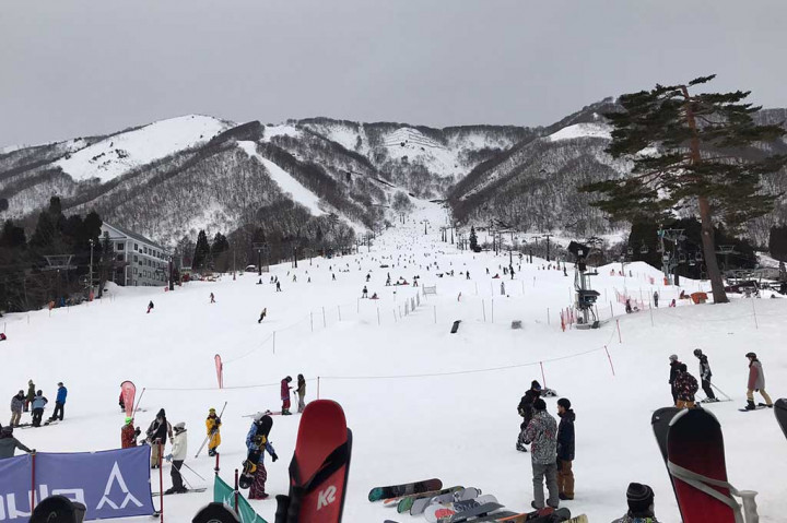 Keren banget lihat Hakuba, pegunungannya terjejer tiga gunung. Mereka termasuk Gunung Yukikura, Shirouma dan terakhir Gunung Kamaratsu.
