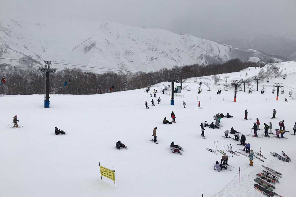 Desa dengan populasi 8.519 jiwa ini mengandalkan pariwisata sebagai mata pencahariannya. Tak heran sekitar 1 juta wisatawan tercatat selama enam bulan terakhir.