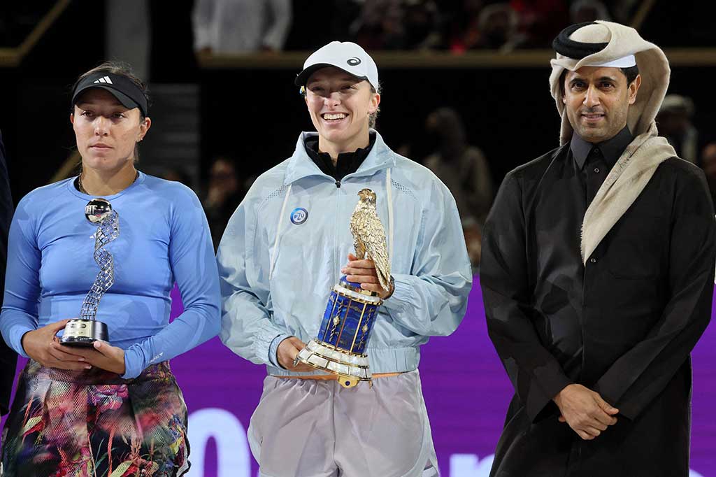  Doha tetap menjadi tempat yang istimewa bagi Swiatek. Pada tahun lalu, kesuksesannya meraih gelar di ibukota Qatar tersebut menjadi awal rentetan 37 kemenangan beruntun, yang berpuncak pada keberhasilannya memenangi Grand Slam untuk kedua kalinya di French Open.