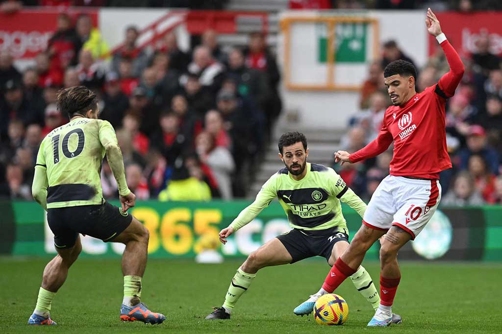 Bernardo Silva membuat City unggul terlebih dahulu sebelum tim tuan rumah menyamakan kedudukan berkat gol Chris Wood.