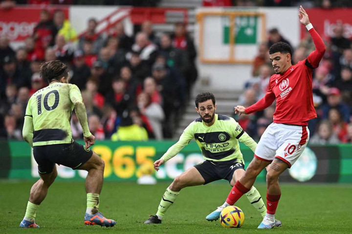 Bernardo Silva membuat City unggul terlebih dahulu sebelum tim tuan rumah menyamakan kedudukan berkat gol Chris Wood.