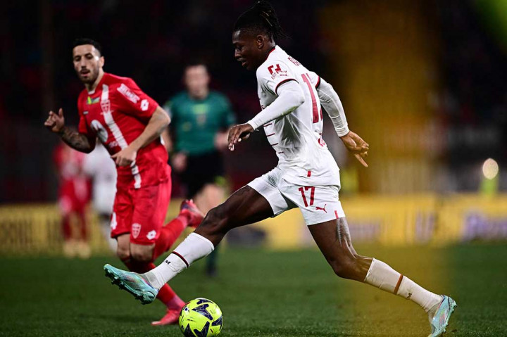 Monza sempat mengancam pada awal pertandingan, ketika Patrick Ciurria menguji kiper Ciprian Tatarusanu. Milan balas menekan melalui sepakan jarak jauh Rafael Leao yang masih belum tepat sasaran.
