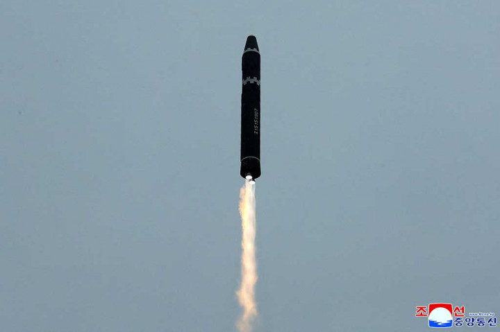 Peluncuran rudal tersebut dengan cepat mendapat kecaman dari Korea Selatan, Amerika Serikat, dan Jepang, karena menurut mereka mendarat di Zona Ekonomi Eksklusif (ZEE). Kelompok negara G7 dan Uni Eropa juga mengecam uji coba tersebut.