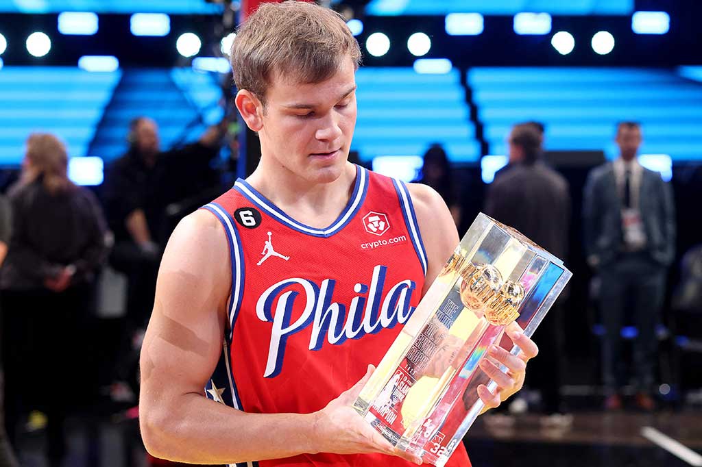 McClung menambahkan namanya ke dalam sejarah juara dunk yang mencakup Michael Jordan, Dominique Wilkins, Vince Carter, dan Kobe Bryant.