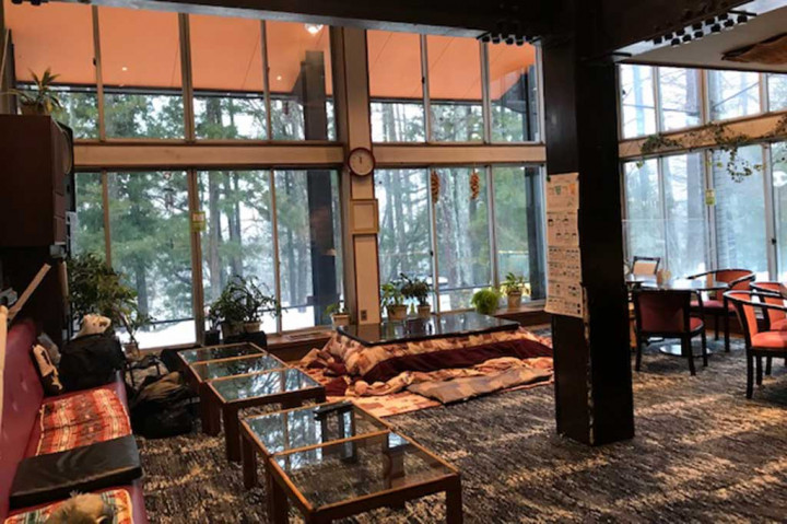 Mampir ke tempat pariwisata tidak harus selalu juga menginap di hotel. Guest house atau penginapan warga yang diubah menjadi alternatif untuk menginap dan berlibur.