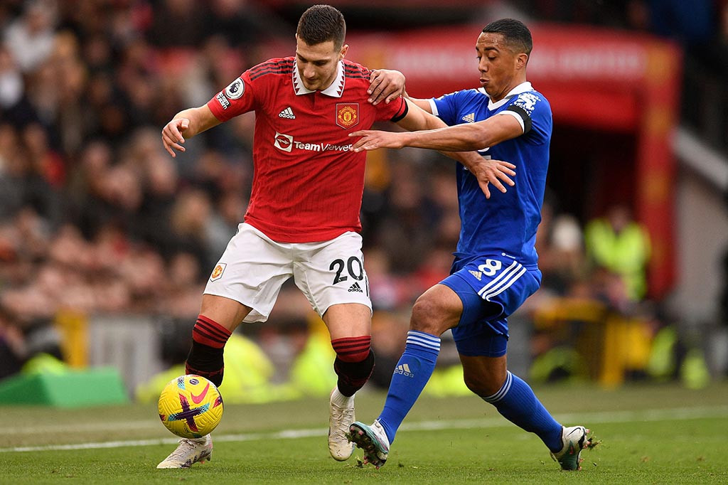 Manchester United berhasil meraih tiga poin setelah mengalahkan Leicester City tiga gol tanpa balas dalam matchday ke-24 di Old Trafford, Manchester pada Minggu, 19 Februari 2023 malam WIB.
