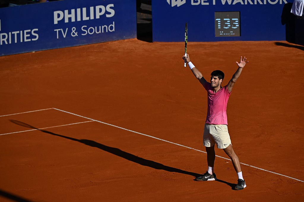 Carlos Alcaraz kembali ke turnamen untuk pertama kalinya dalam hampir empat bulan dengan kemenangan 6-3, 7-5 atas Cameron Norrie di final Argentina Open, Minggu, 19 Februari 2023 waktu setempat.
