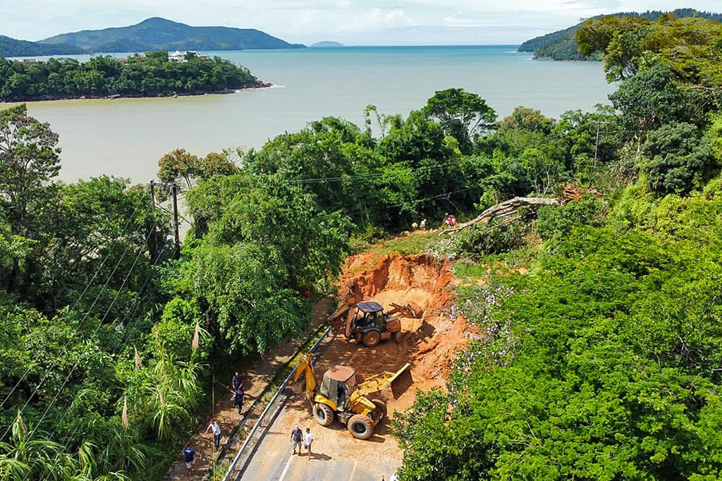 Pihak berwenang mengatakan seorang anak laki-laki berusia dua tahun diselamatkan dari lautan lumpur, begitu pula seorang wanita yang sedang melahirkan.