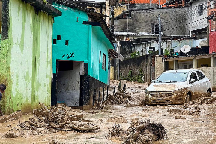 Banjir dan tanah longsor yang dipicu oleh hujan lebat merenggut sedikitnya 36 nyawa pada akhir pekan di negara bagian tenggara Sao Paulo, Brasil, kata pihak berwenang, Minggu, 19 Februari 2023.