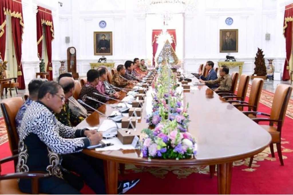 Dalam keterangan persnya usai pertemuan, Erick Thohir menyampaikan pemerintah berkomitmen mendukung transformasi sepak bola Indonesia.  