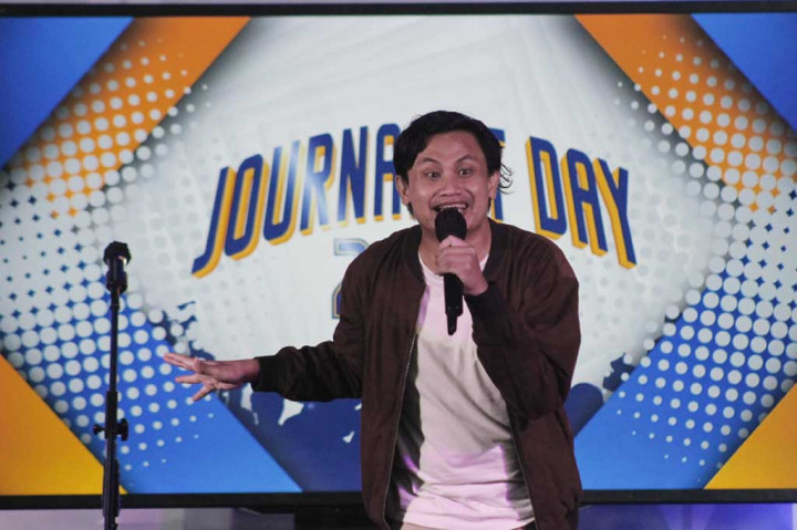 Selain itu standup comedy oleh komika Anyun juga memeriahkan acara tersebut. 
