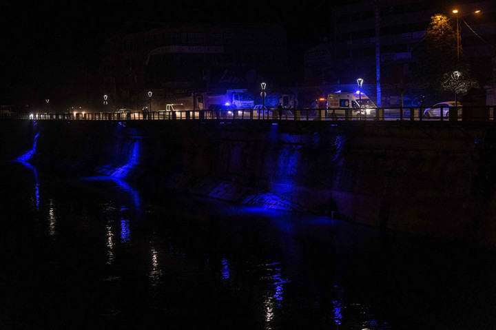 Menteri Dalam Negeri Turki Suleyman Soylu mengatakan 
 gempa terbaru mengakibatkan tiga orang tewas dan 213 dibawa ke rumah sakit, sementara di Suriah White Helmets mengatakan lebih dari 130 orang terluka dan beberapa bangunan yang sudah rusak telah runtuh.