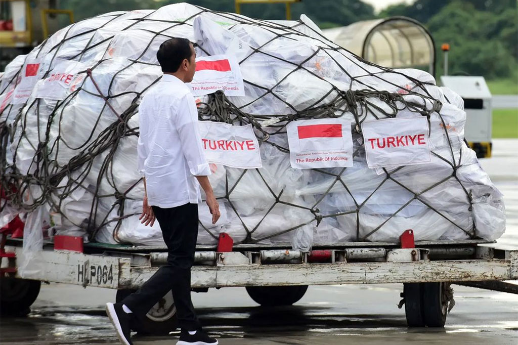 Menteri Koordinator Pembangunan Manusia dan Kebudayaan Muhadjir Effendy dan Kepala Badan Nasional Penanggulangan Bencana (BNPB) Letjen TNI Suharyanto juga akan berangkat untuk mengantarkan langsung bantuan tersebut. 