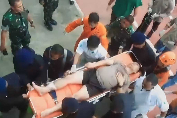 Tim SAR gabungan berhasil melakukan proses evakausi sebagian rombongan Kapolda Jambi Irjen Rusdi Hartono setelah 50 jam berada di dalam hutan Kerinci. Evakuasi dilakukan melalui jalur udara, Selasa, 21 Februari 2023
