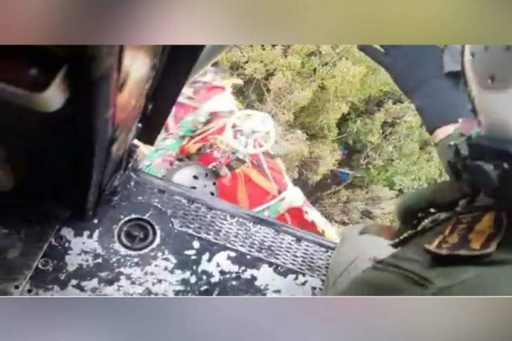 Helikopter NAS-332 Super Puma TNI AU dengan Noreg H-3211 melakukan evakuasi Kapolda Jambi Irjen Rusdi Hartono, Selasa, 21 Februari 2023 pukul 16.20 WIB. Helikopter telah mendarat di Bandara Jambi pada pukul 17.45 WIB dengan selamat.