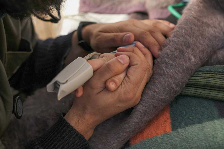 Sham, seperti banyak orang yang selamat dari gempa berkekuatan M 7,8 yang menewaskan lebih dari 44.000 orang di seluruh Turki dan Suriah pada 6 Februari, sekarang menderita apa yang oleh dokter disebut crush syndrome.