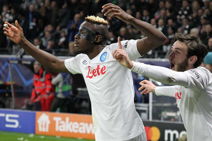 Napoli kemudian beberapa kali berbalik mengancam gawang tuan rumah, namun tidak ada satu pun yang berbuah gol.