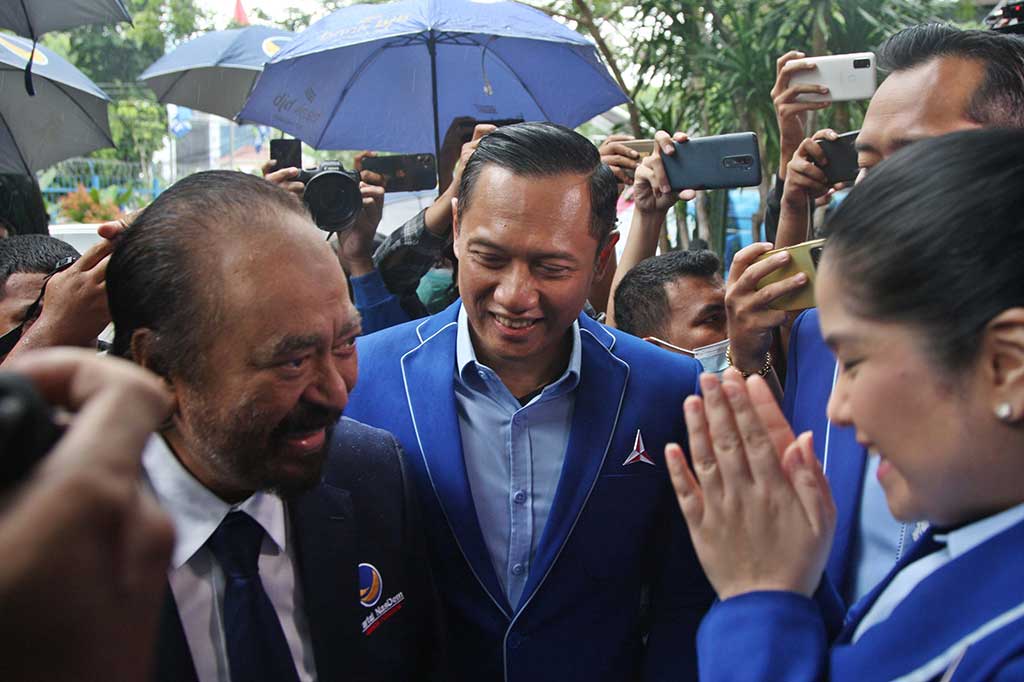 Dalam kesempatan itu, AHY didampingi oleh pengurus Partai Demokrat, di antaranya Wakil Ketua Umum Partai Demokrat Edhie Baskoro Yudhoyono dan Benny K. Harman, Wakil Sekjen (Wasekjen) Renanda Bachtar, Bendahara Renville Antonio, Sekretaris Majelis Tinggi Partai Demokrat Andi Alfian Mallarangeng, dan Kepala Badan Pemenangan Pemilu (Bappilu) Andi Arief.