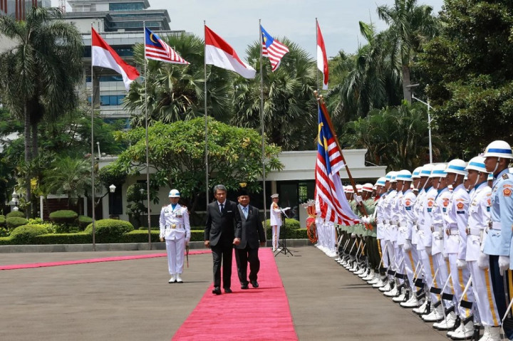 Prabowo mengapresiasi lawatan Menhan Malaysia yang resmi dilantik pada 3 Desember 2022 tersebut. Menurutnya, kunjungan sekaligus perkenalan ke Kemhan RI ini menunjukkan adanya hubungan bilateral yang erat antara kedua negara.