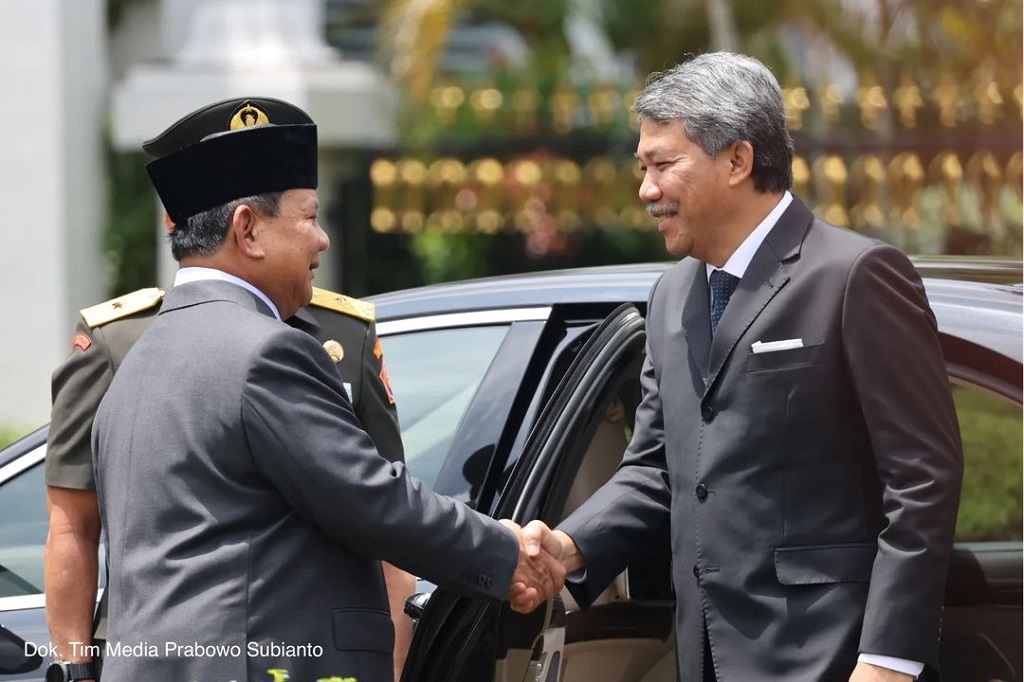 Menteri Pertahanan (Menhan) Prabowo Subianto menerima kunjungan kehormatan perdana Menhan Malaysia yang baru, Yang Berhormat Dato’ Seri Utama Haji Mohamad Bin Haji Hasan di Kemhan Jakarta, Selasa, 21 Februari 2023.