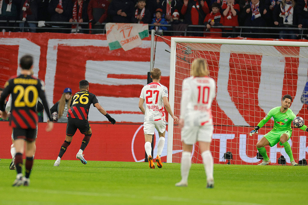 Gol bermula saat Ilkay Gundogan memotong operan pemain Leipzig dan meneruskannya ke Mahrez yang mengelabui lini belakang Leipzig sebelum melepaskan tendangan kaki kiri yang menjebol pojok kanan bawah gawang Jenis Blaswich. Skor 1-0 bertahan hingga jeda.  