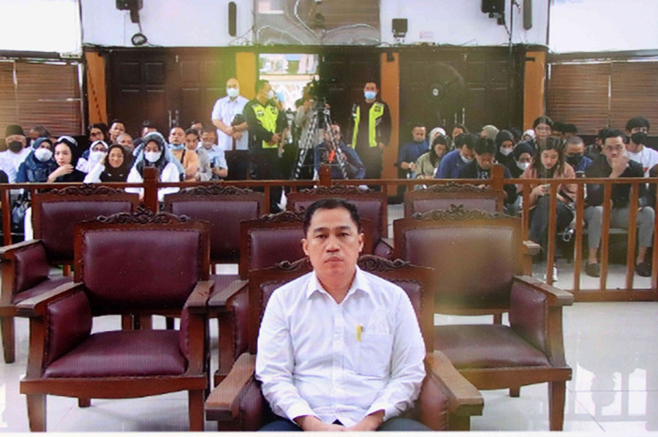 Mantan Wakaden B Romapaminal Divpropam Polri Arif Rachman Arifin divonis hukuman penjara selama 10 bulan oleh Majelis Hakim Pengadilan Negeri Jakarta Selatan.