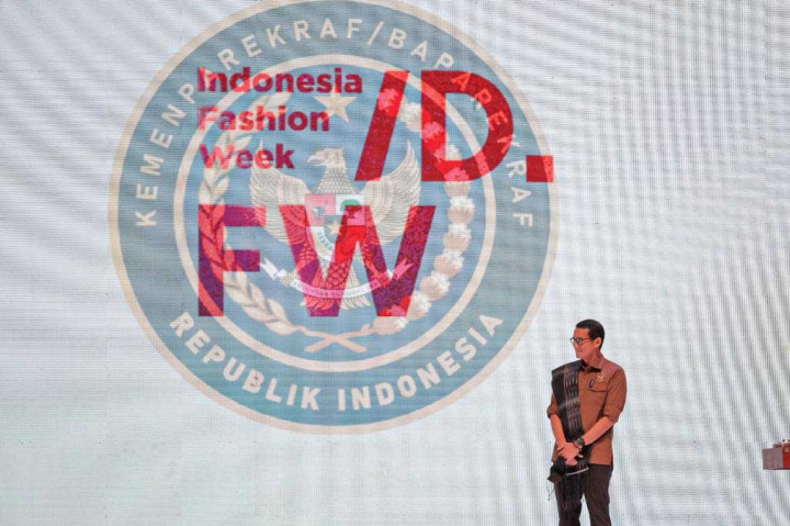 Menparekraf menilai banyak jenama fesyen lokal harus dipromosikan, perhelatan Indonesia Fashion Week (IFW) 2023 menjadi salah satu ajang untuk memperkenalkan merek-merek lokal.