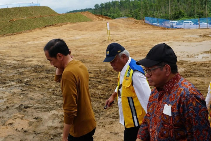 Sementara untuk kepala-kepala instansi negara lainnya, lanjut Presiden, juga akan dibangunkan permukiman berupa apartemen yang rencananya dimulai Juni 2023.
  