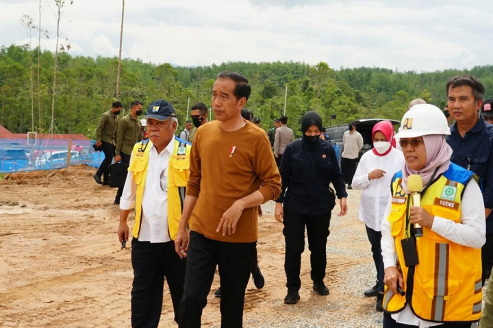 Kepala Negara juga menegaskan tidak ada masalah dari segi anggaran untuk pembangunan kawasan rumah menteri tersebut, sembari menekankan kembali target penyelesaian pada Juni 2024.
