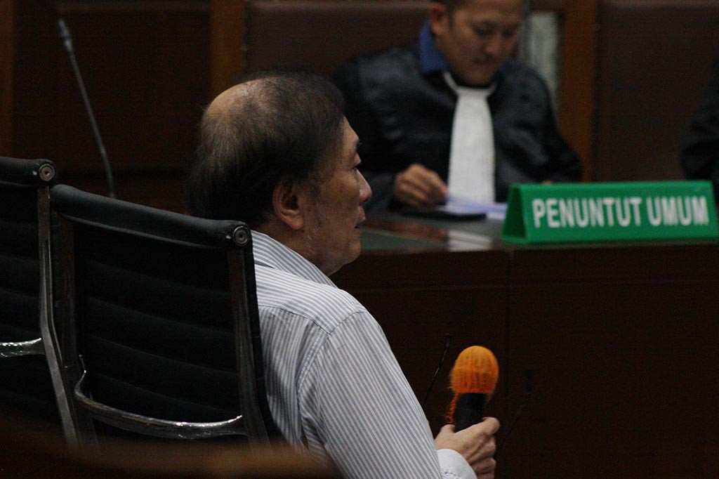 Pemilik PT Duta Palma Group Surya Darmadi divonis 15 tahun penjara dan denda Rp1 miliar subsider enam bulan kurungan dalam dugaan korupsi pengurusan izin hak guna usaha (HGU) di Indragiri Hulu, Riau, Kamis, 23 Februari 2023. Vonis ini lebih rendah dari tuntutan jaksa yakni hukuman penjara seumur hidup.