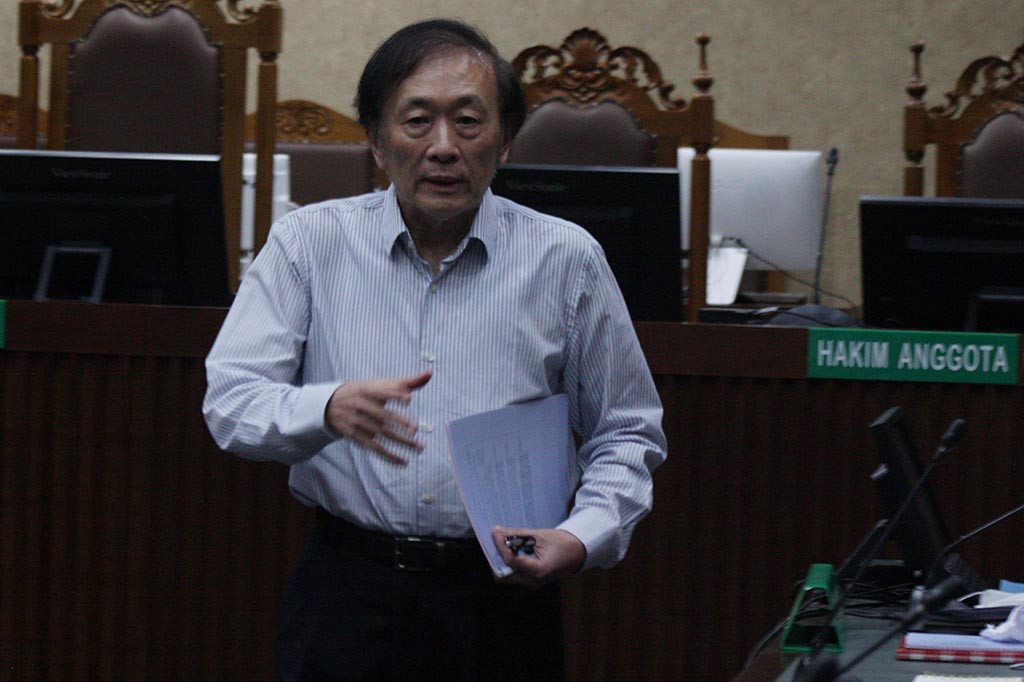 Duit tersebut juga wajib dibayarkan dalam waktu sebulan setelah vonis berkekuatan hukum tetap. Jika tidak dibayar, jaksa diizinkan merampas harta benda Surya untuk dilelang demi mengembalikan kerugian negara. Kalau asetnya tidak cukup, pidana penjaranya bakal ditambah sesuai dengan vonis hakim.