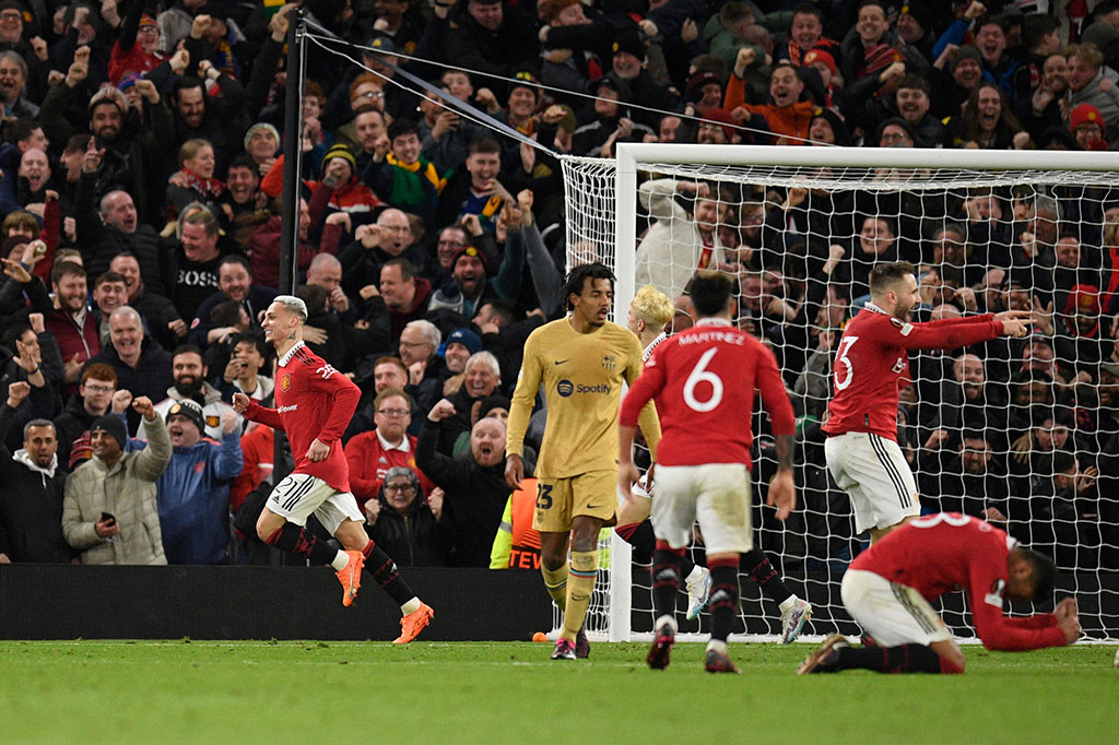 Setan Merah akhirnya berbalik unggul 2-1 pada menit ke-73 lewat Antony  yang masuk pada babak kedua setelah menyambar bola rebound tembakan Alejandro Garnacho dan Fred menyusul kemelut di depan gawang. Skor 2-1 untuk MU bertahan hingga laga usai.